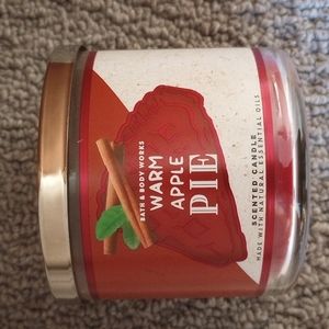 WARM APPLE PIE - 3 wick candle - Bath & Body Works - White Barn